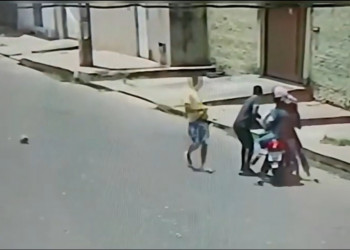 Moto é roubada no bairro Memorare por homem que carregava um coco verde